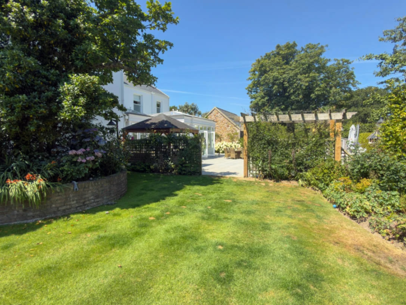 Edgefield, Le Vieux Beaumont, St. Peter