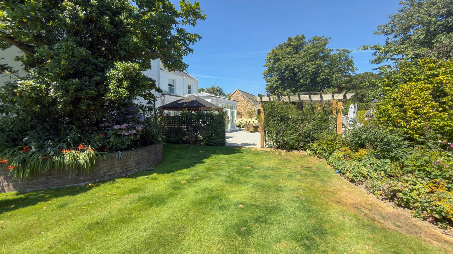 Edgefield, Le Vieux Beaumont, St. Peter