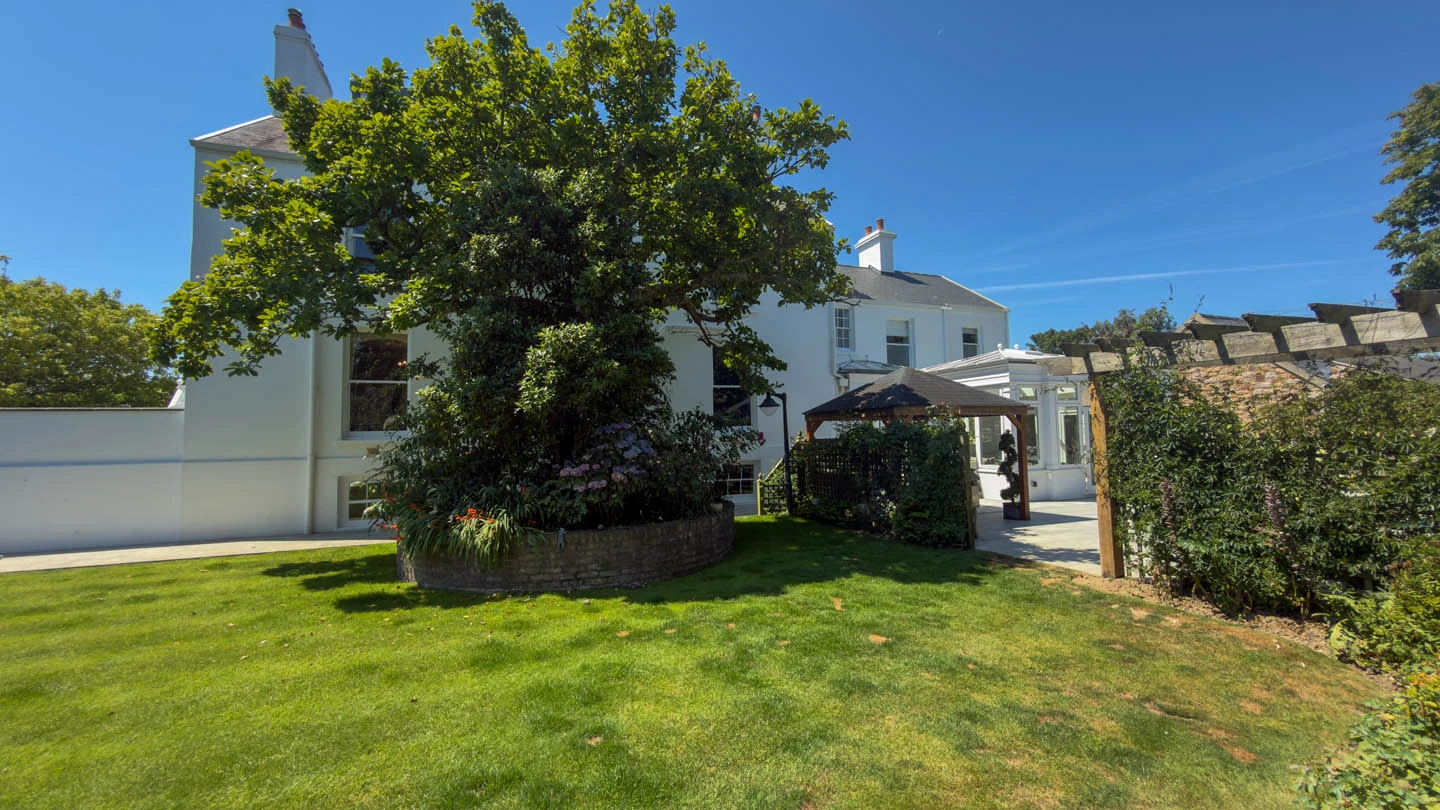 Edgefield, Le Vieux Beaumont, St. Peter