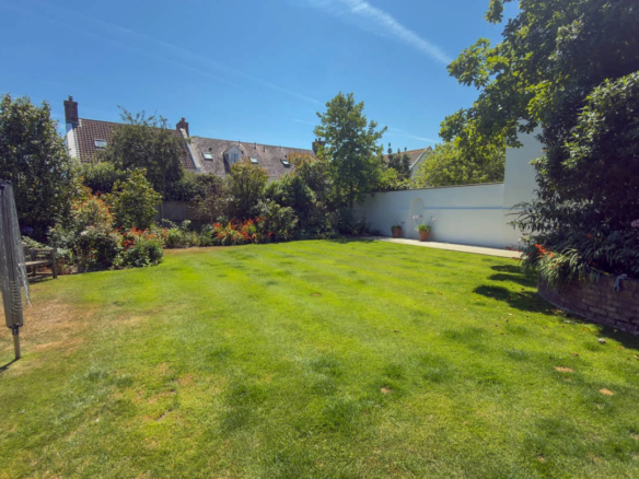 Edgefield, Le Vieux Beaumont, St. Peter