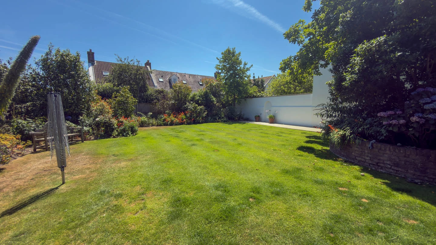Edgefield, Le Vieux Beaumont, St. Peter